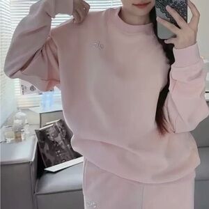 Alo Yoga Accolade Crew Neck Pullover